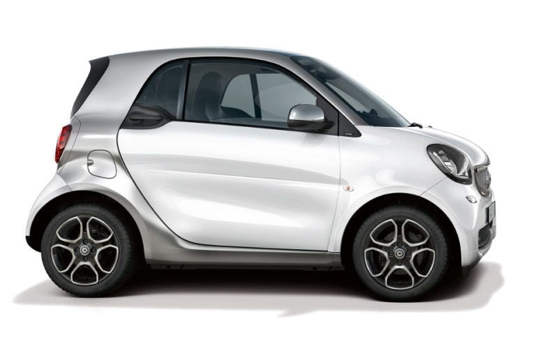 beauty shot: smart fortwo prime, side bodypanels: white tridion: cool silver radiator grille: cool silver rims: R87 copyright: full buyout