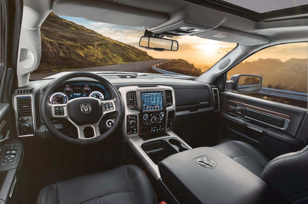 Interior de la RAM 1500 Laramie