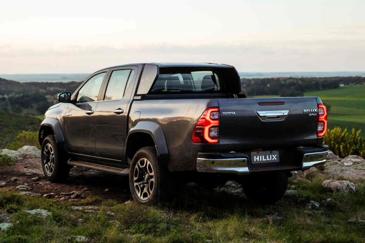 La zona trasera de la nueva Toyota Hilux SRX 2024