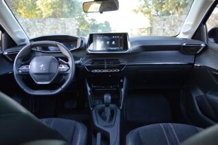 Peugeot 208 argentino interior