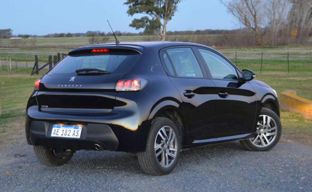 Peugeot 208 argentino trasera