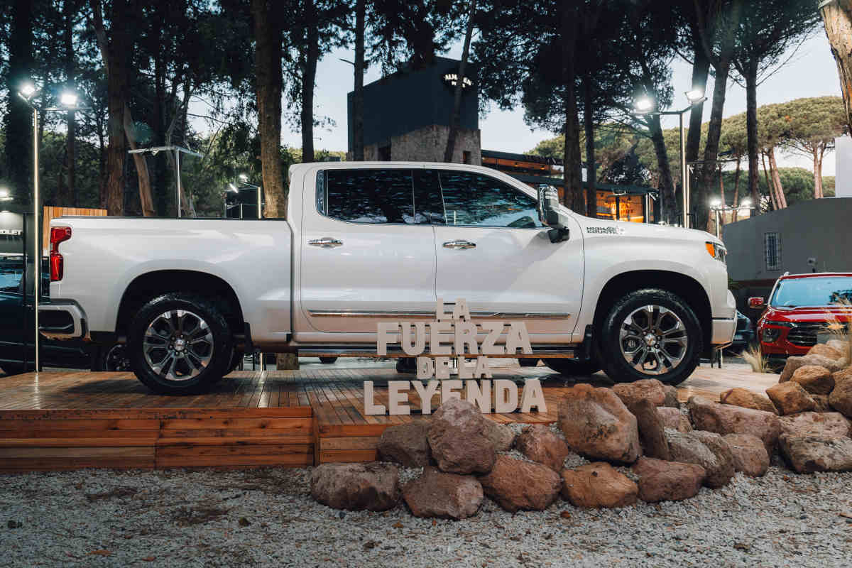 Chevrolet Silverado stand Carilo 2024