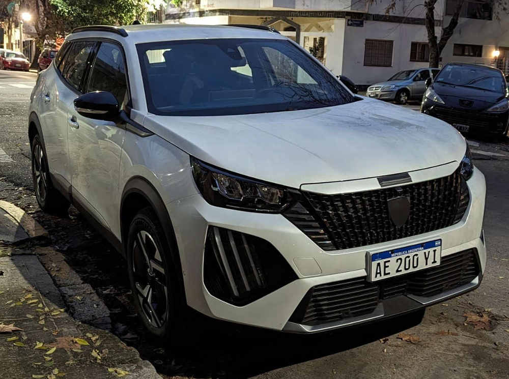 peugeot 2008 espia argentina delantera