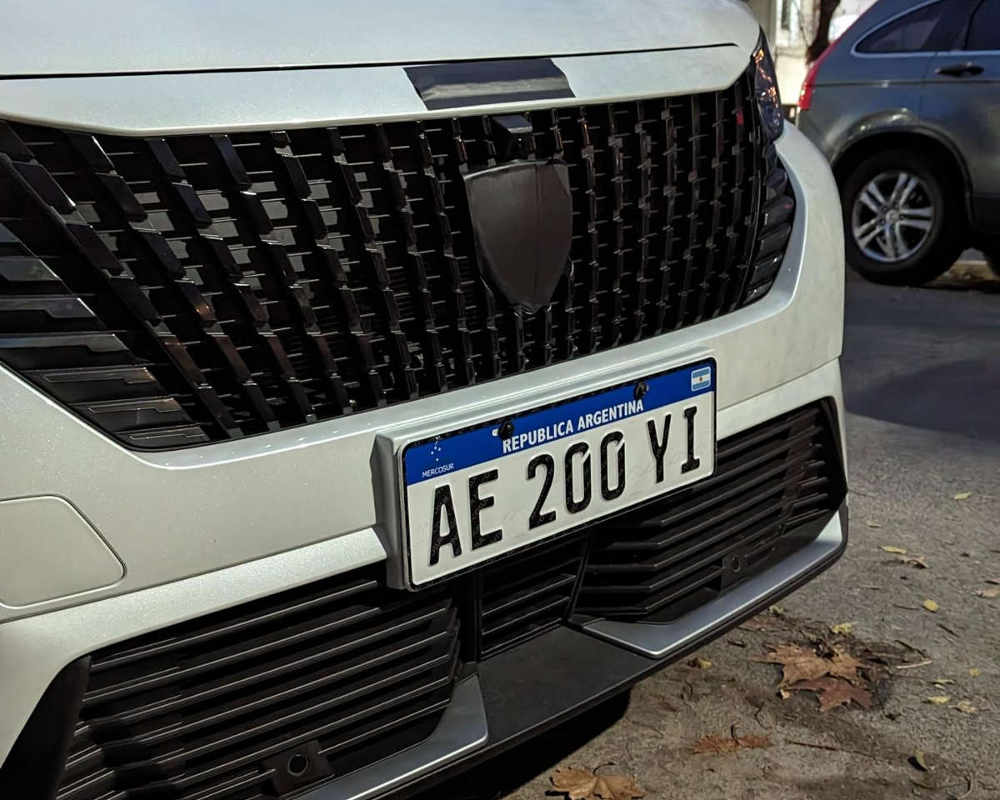 peugeot 2008 espia argentina parrilla