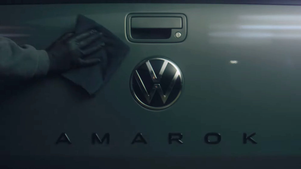 vw amarok 2025 imagen oficial porton trasero