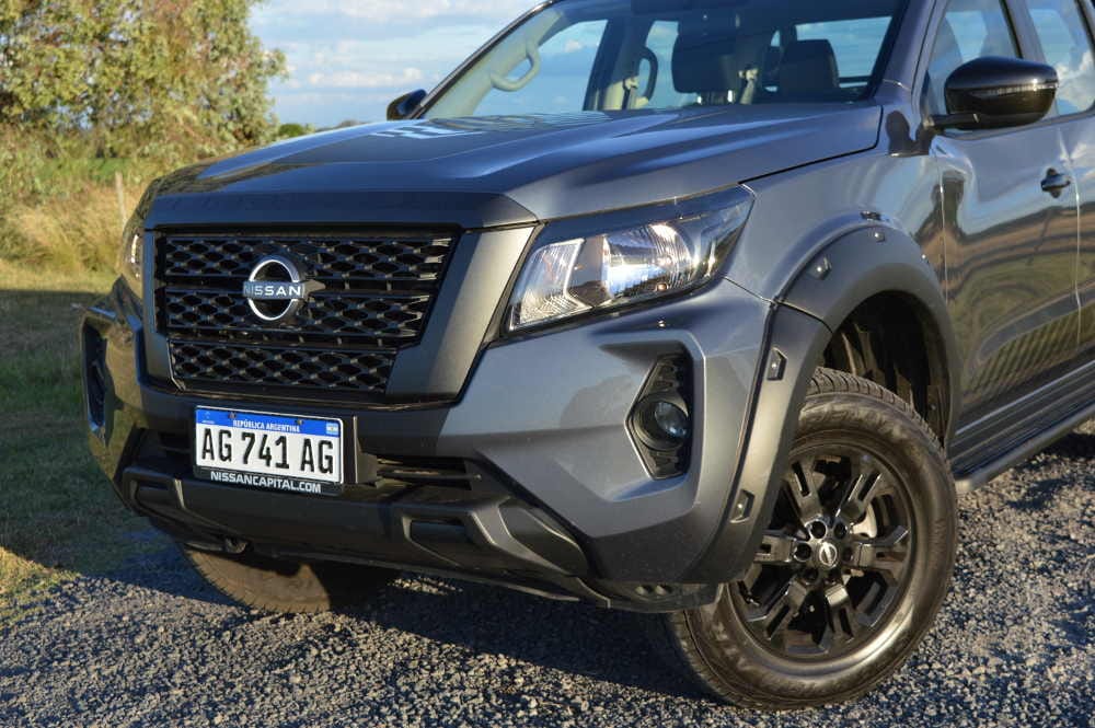 Sector frontal de la Nissan Frontier X-Gear